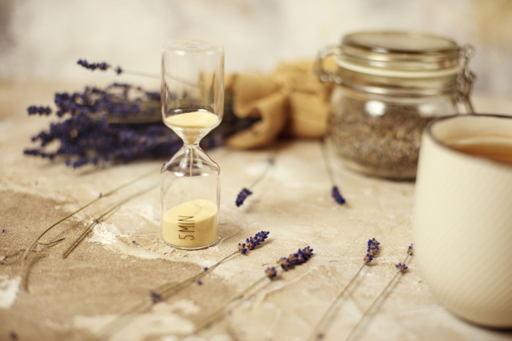 A sand hourglass for tracking time when making tea.